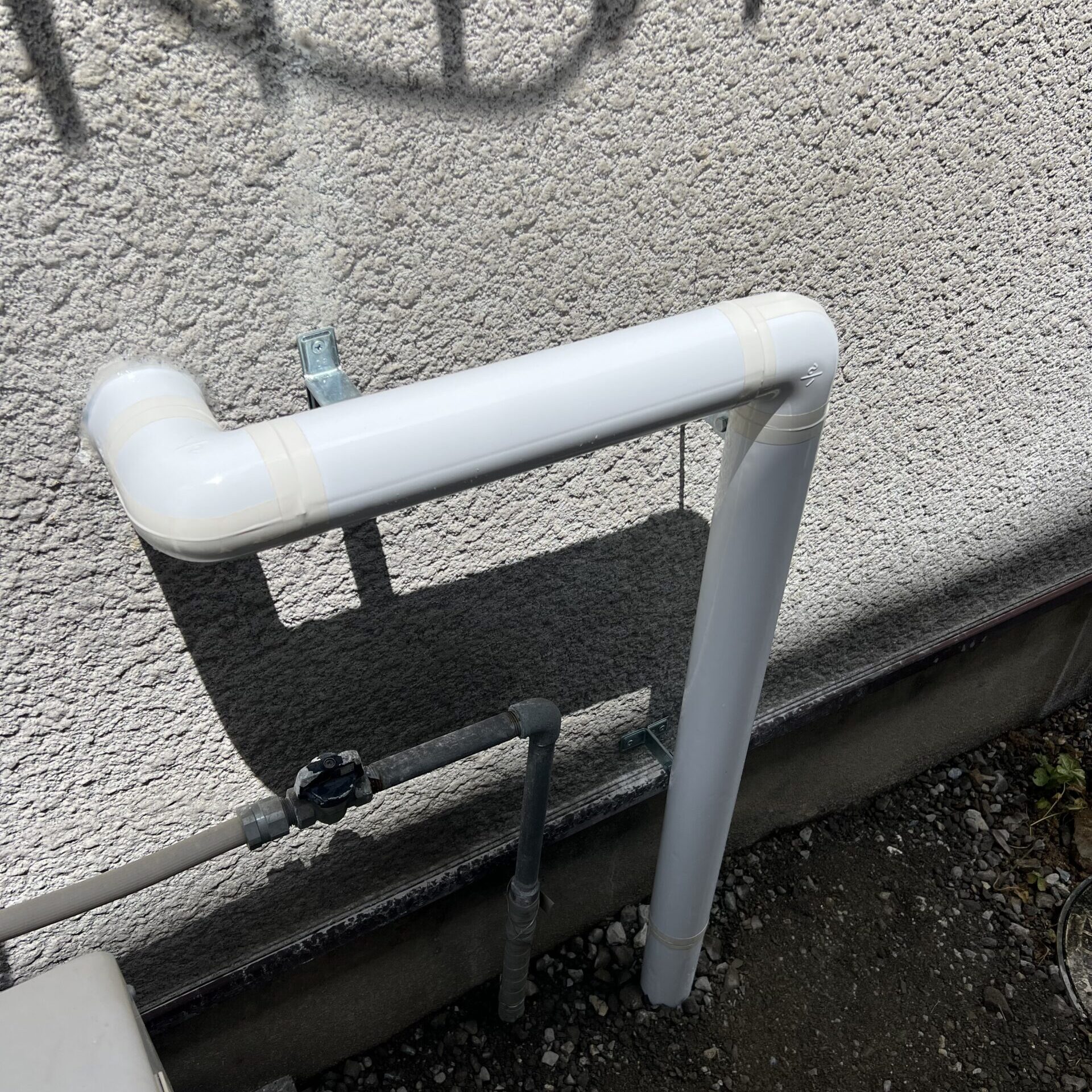 屋外配管引き直し施工写真