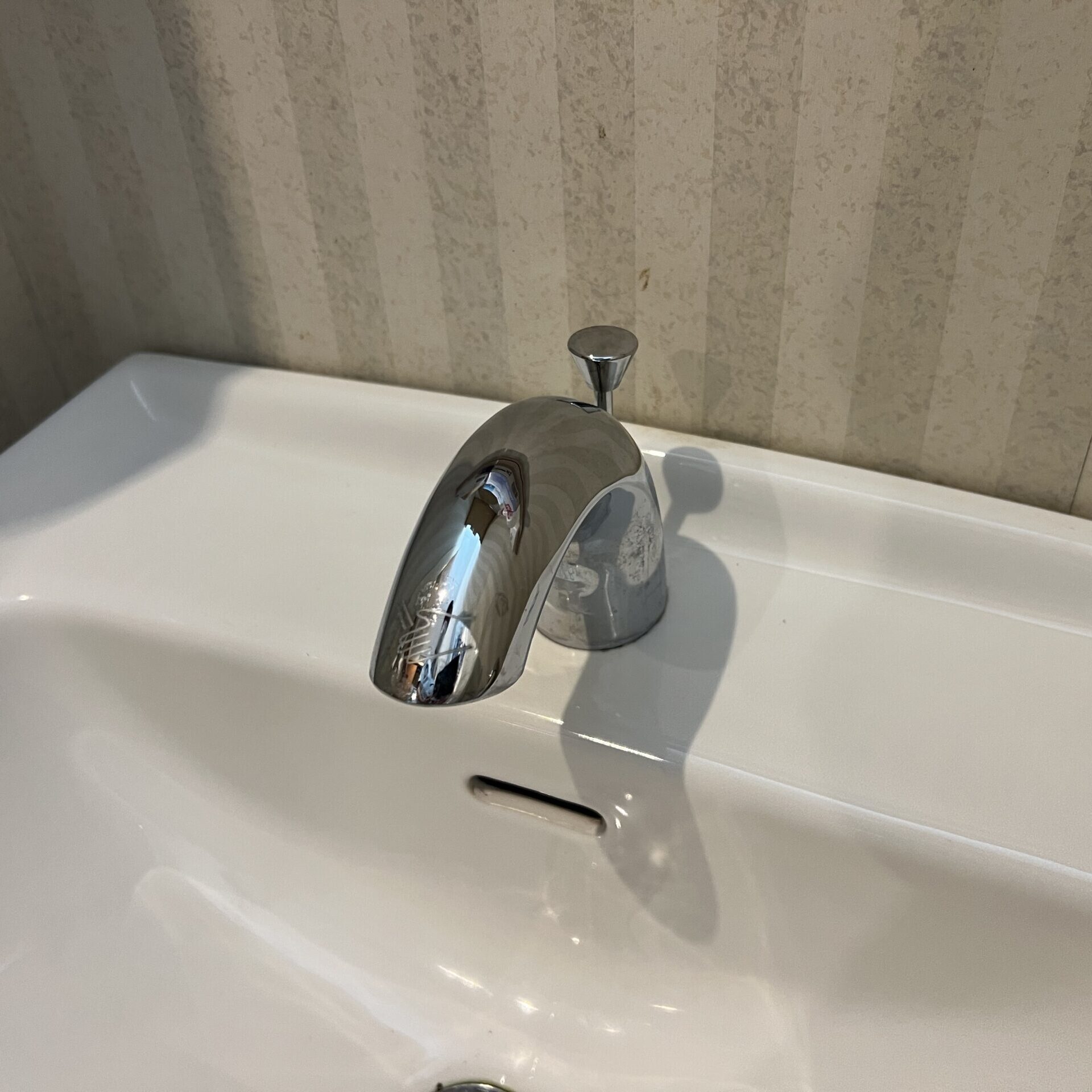トイレ水栓交換前