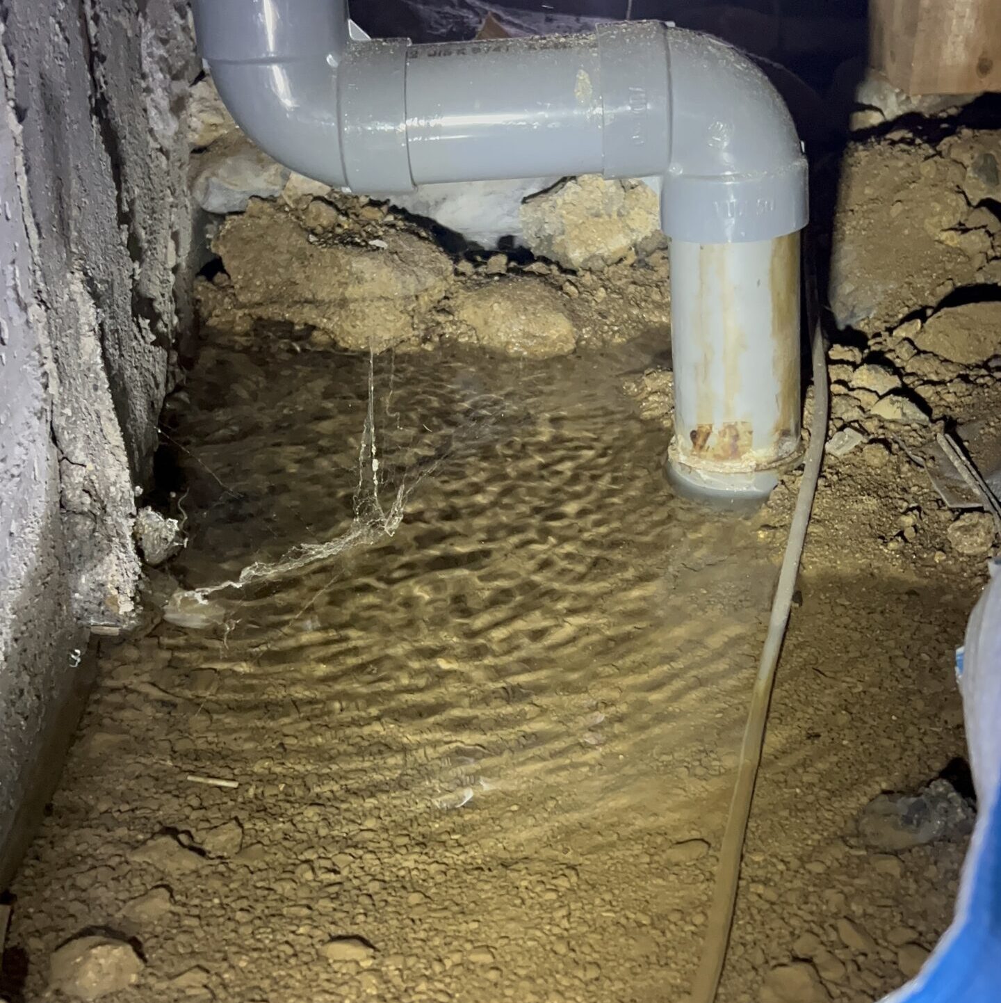 水漏れ修理前