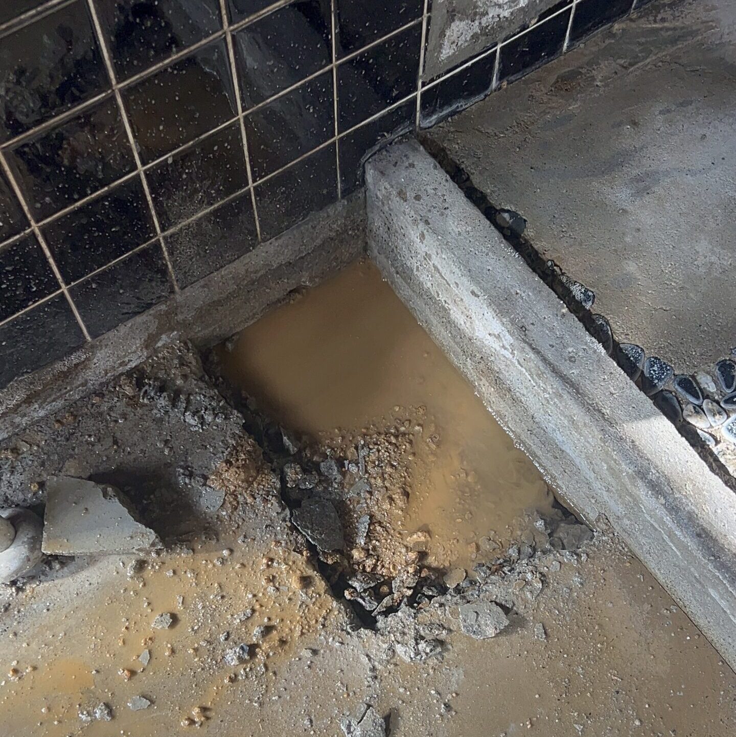 地中給湯配管漏水前1