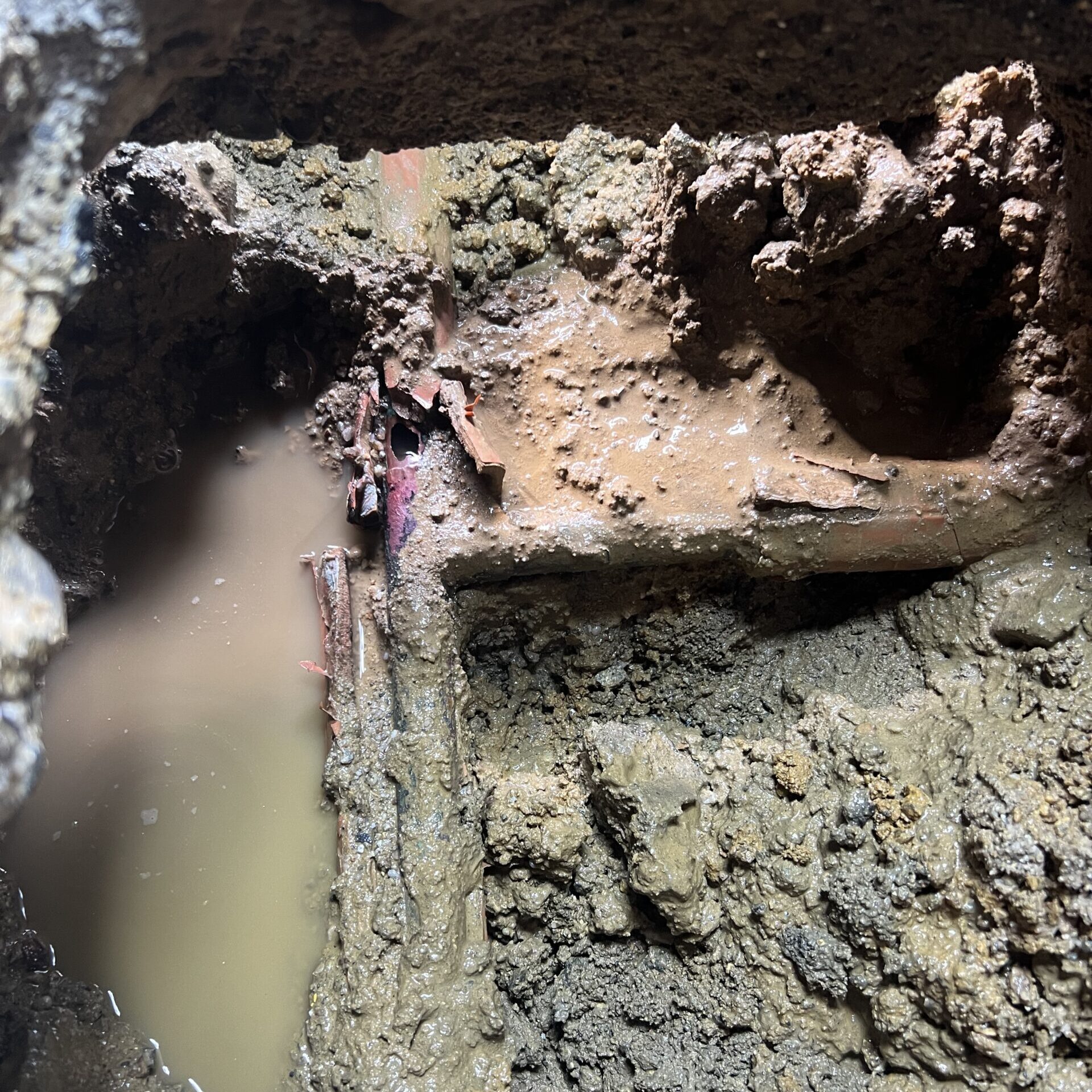 地中配管の漏水写真