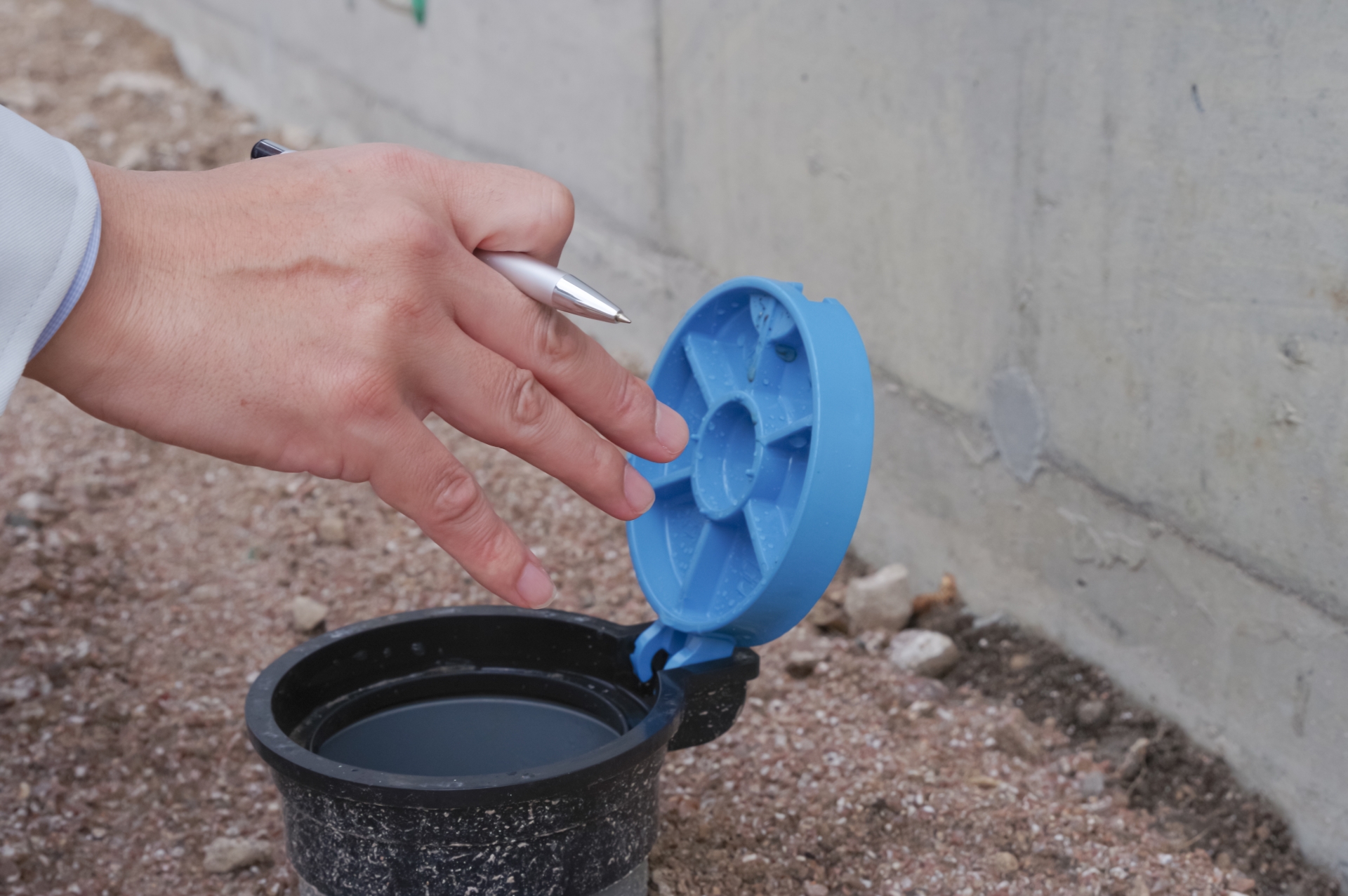 点検・メンテナンス：給排水設備の不具合予防のために点検し、必要な調整や交換を行う