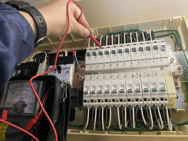 エアコン専用コンセント増設と専用回路工事