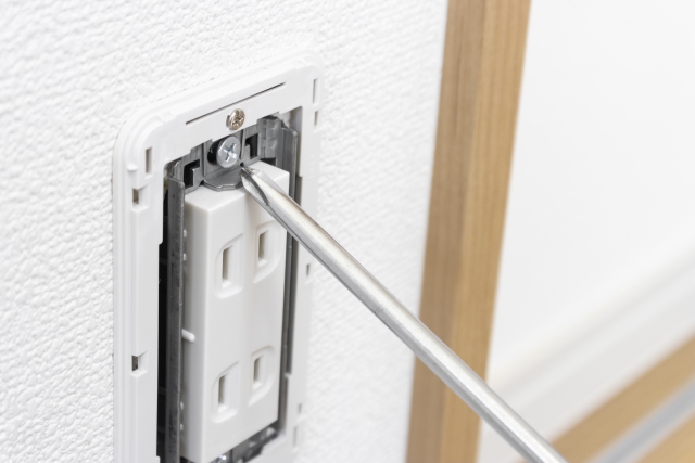 スイッチやコンセントなど電気設備の修理