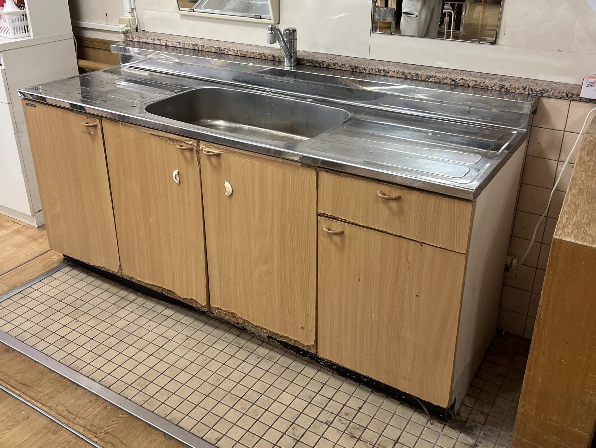 交換前の福祉施設キッチンの施工前写真