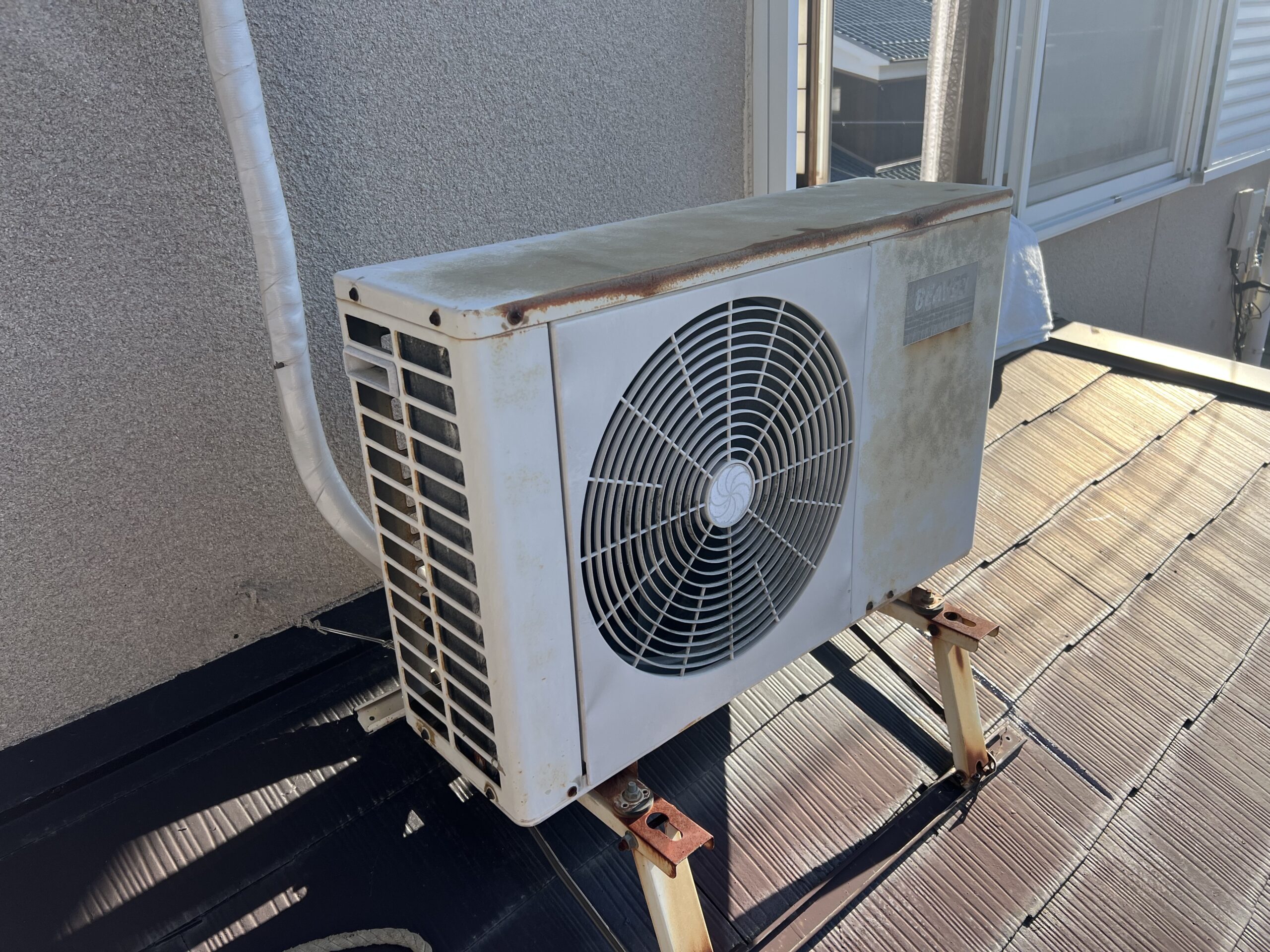 エアコン交換前の室外機写真