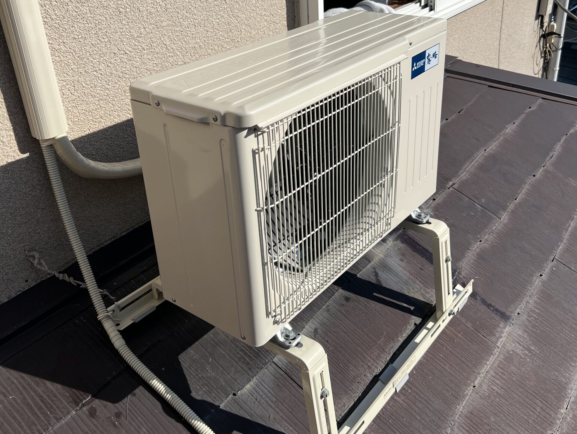 エアコン交換後の室外機写真