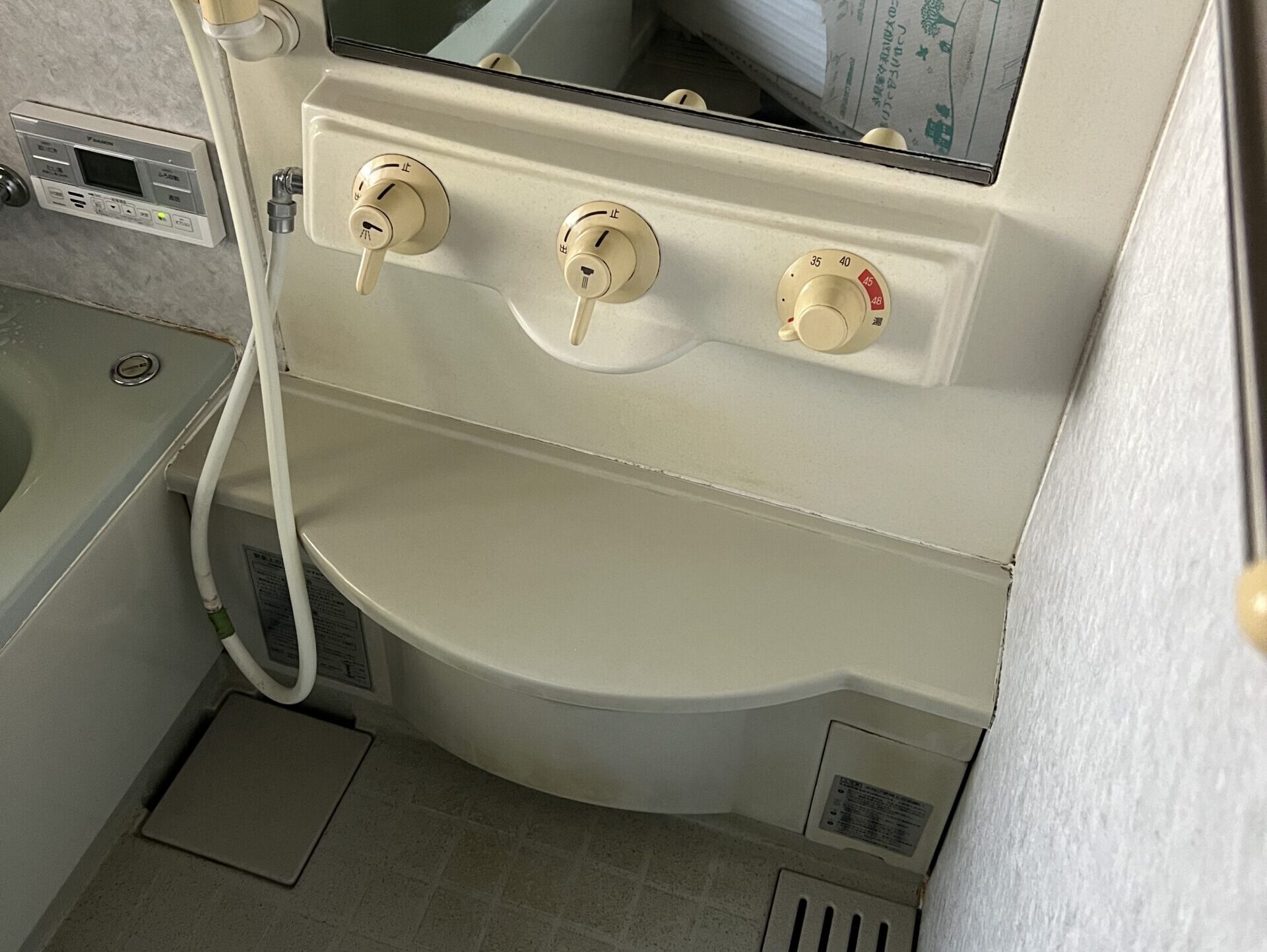 交換が難しい構造だった浴室水栓の施工前写真①