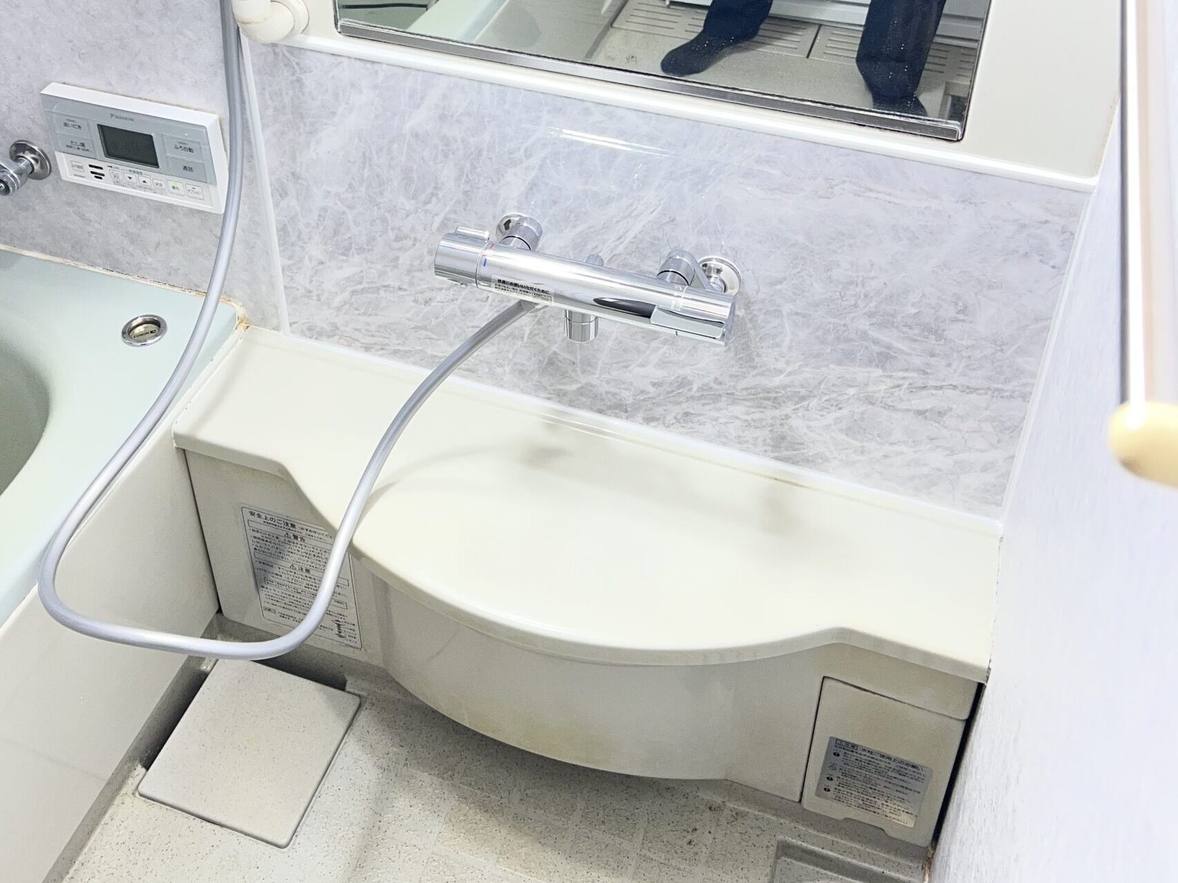 パネル改修を行い新しい浴室水栓へ交換した施工後写真①