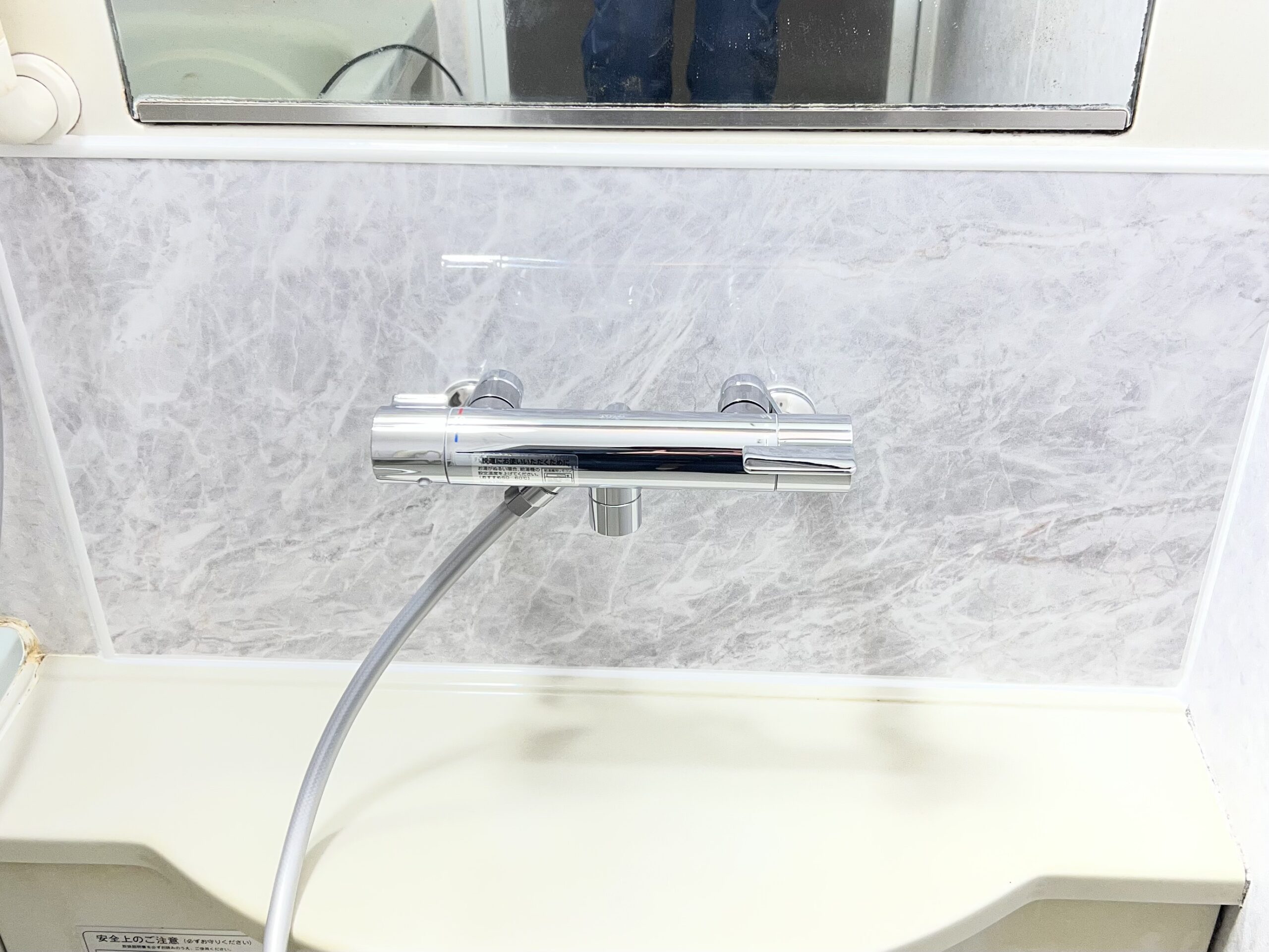 セラール施工後の浴室水栓まわりがわかる施工後写真②