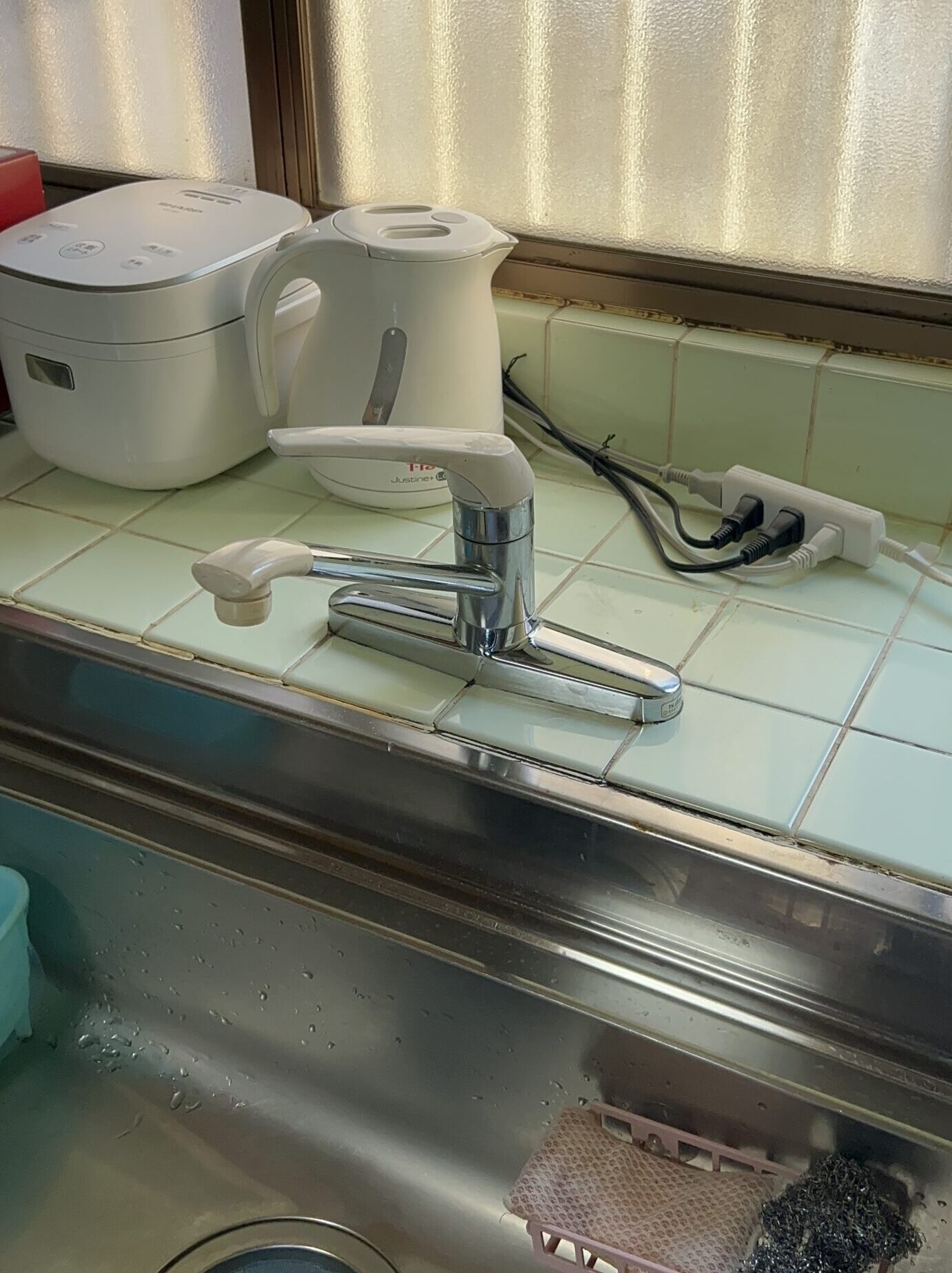 故障したキッチン水栓修理前写真