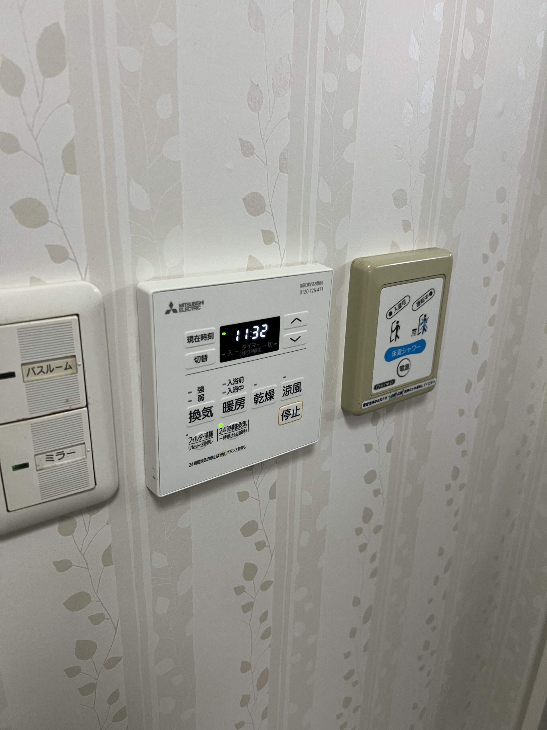 交換後の浴室暖房のリモコン設置状況がわかる施工後写真