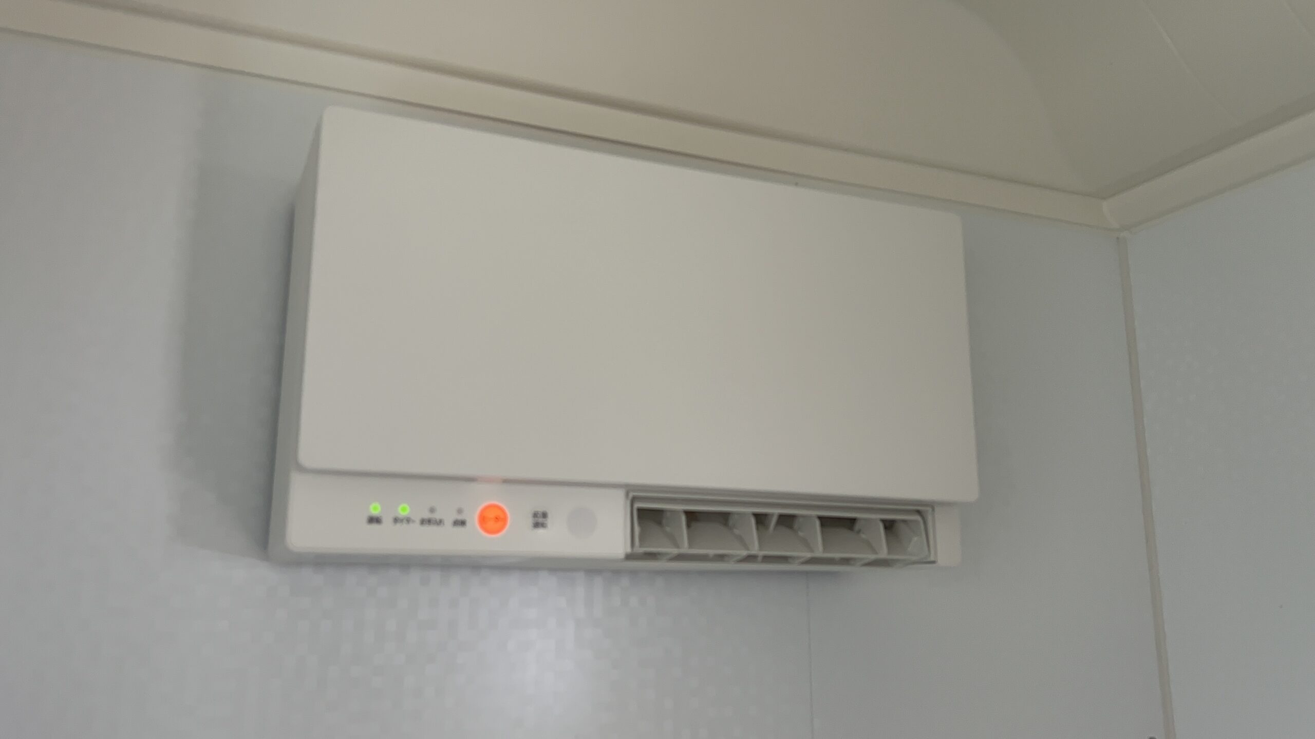 壁付け浴室暖房の設置状況がわかる施工後写真