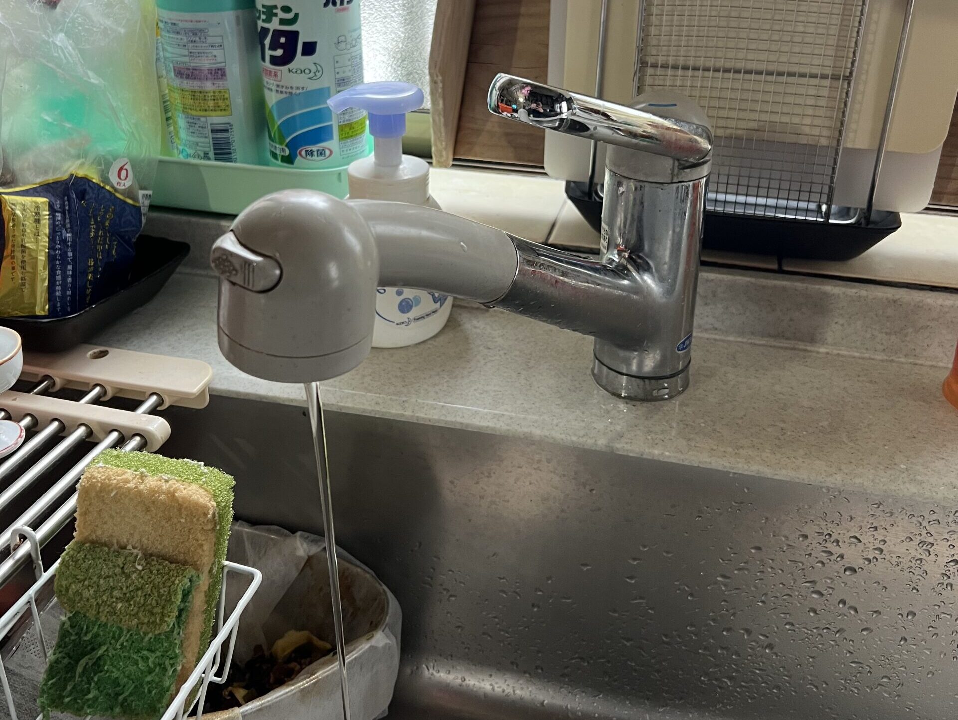 水が止まらなくなったキッチン水栓の施工前写真