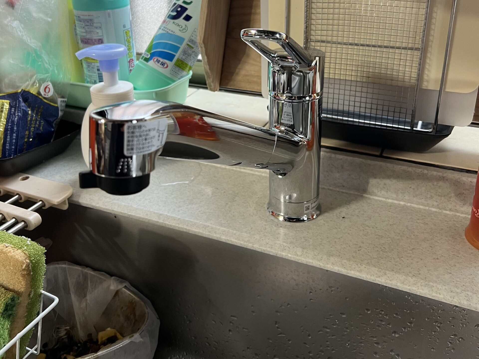 引き出し式の新しいキッチン水栓へ交換した施工後写真