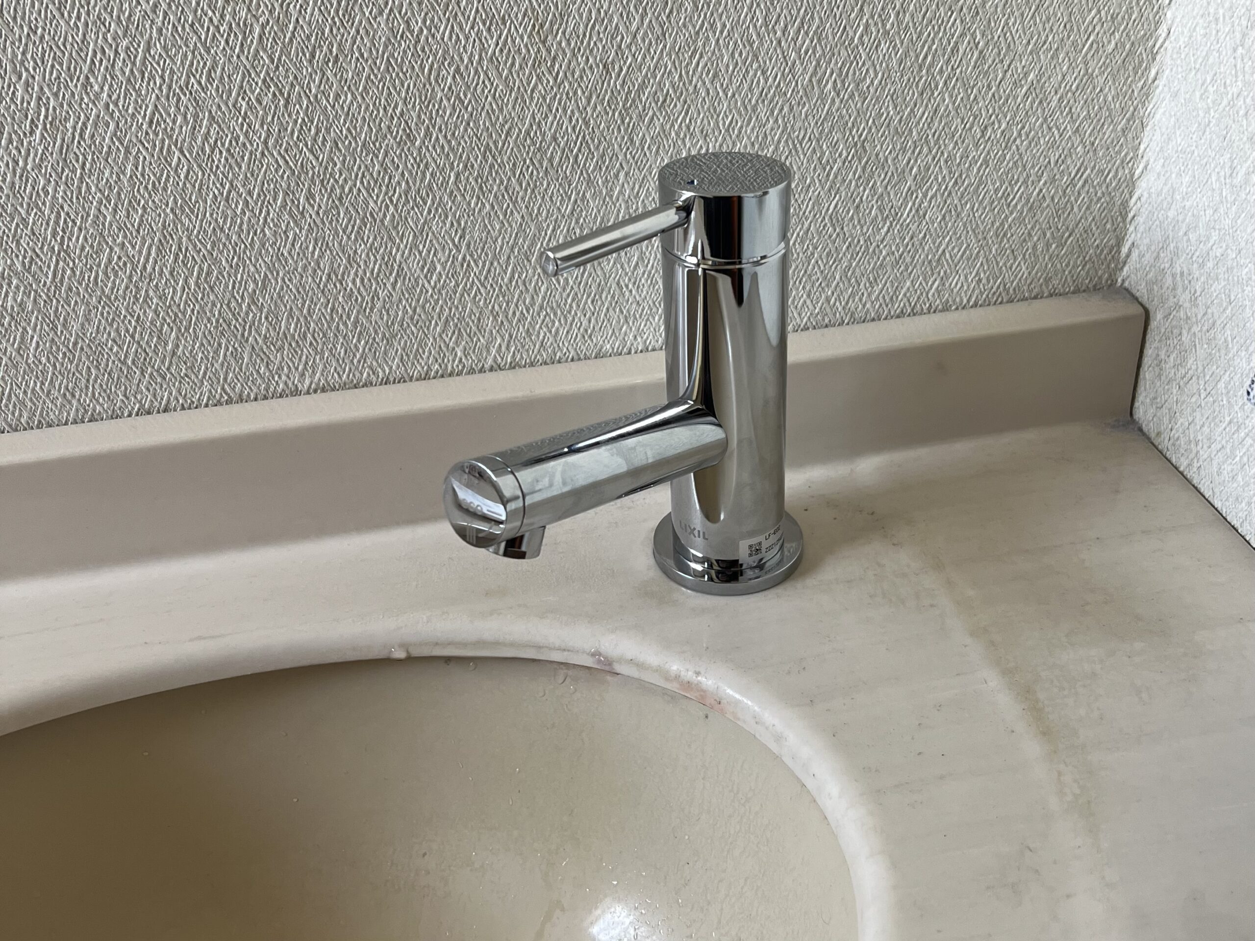 新しいトイレ手洗い器水栓へ交換した施工後写真