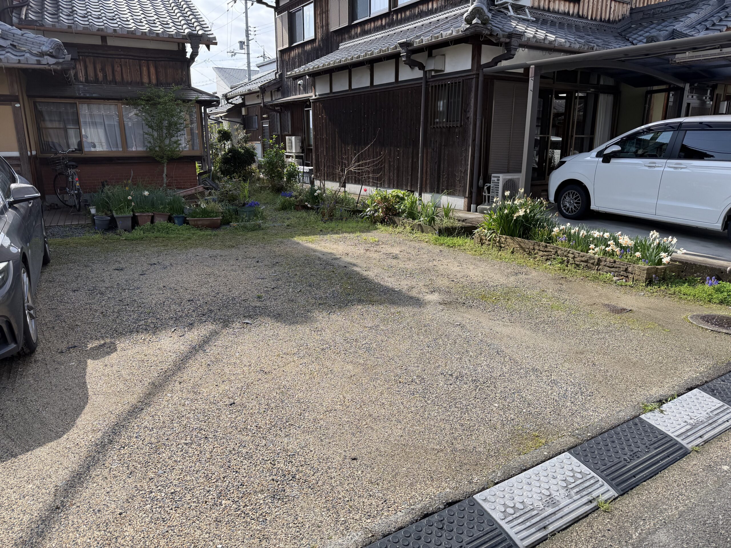 湖南市T様邸 駐車場コンクリート工事 施工前の写真②