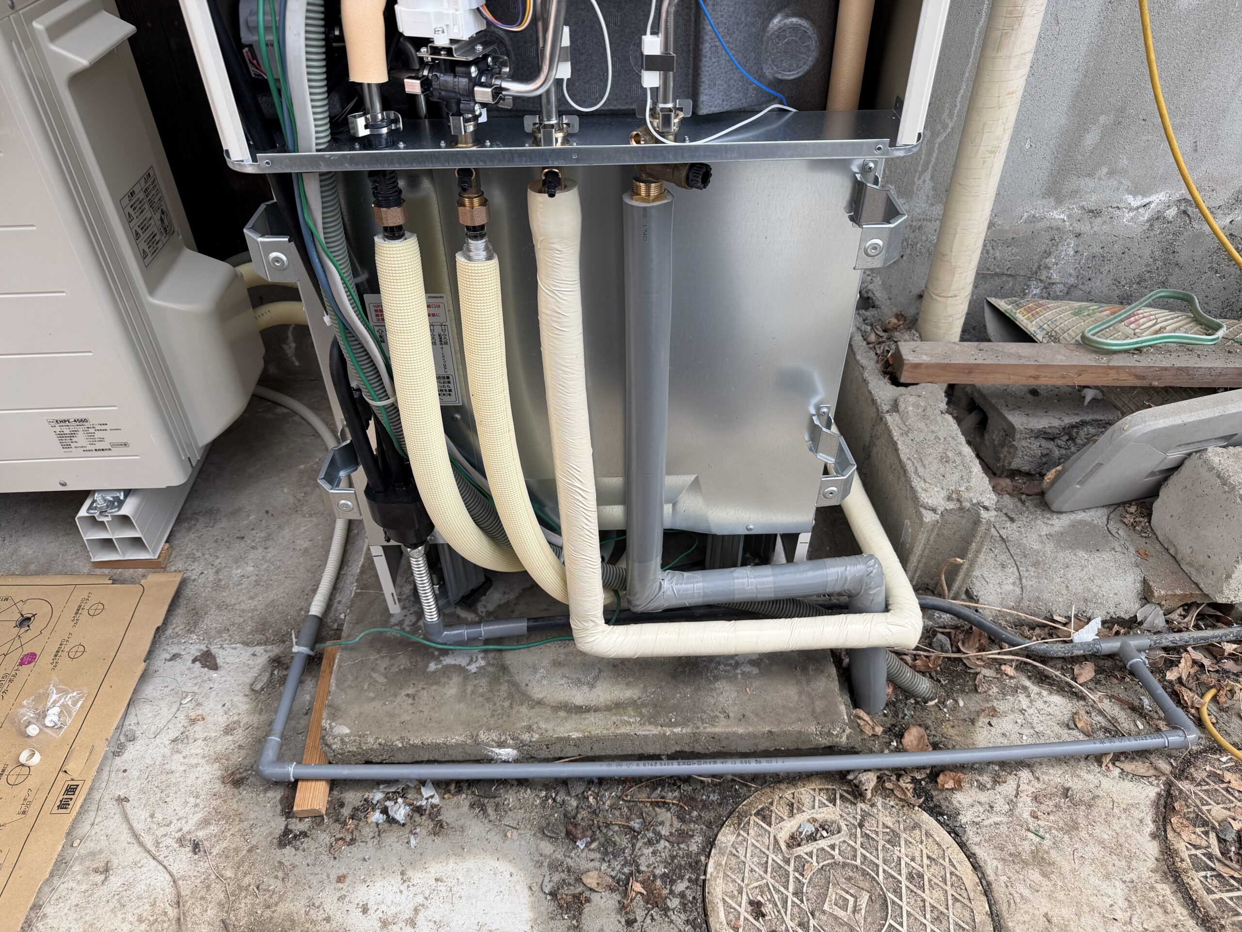 湖南市で電気温水器からエコキュートへ交換した施工後写真②