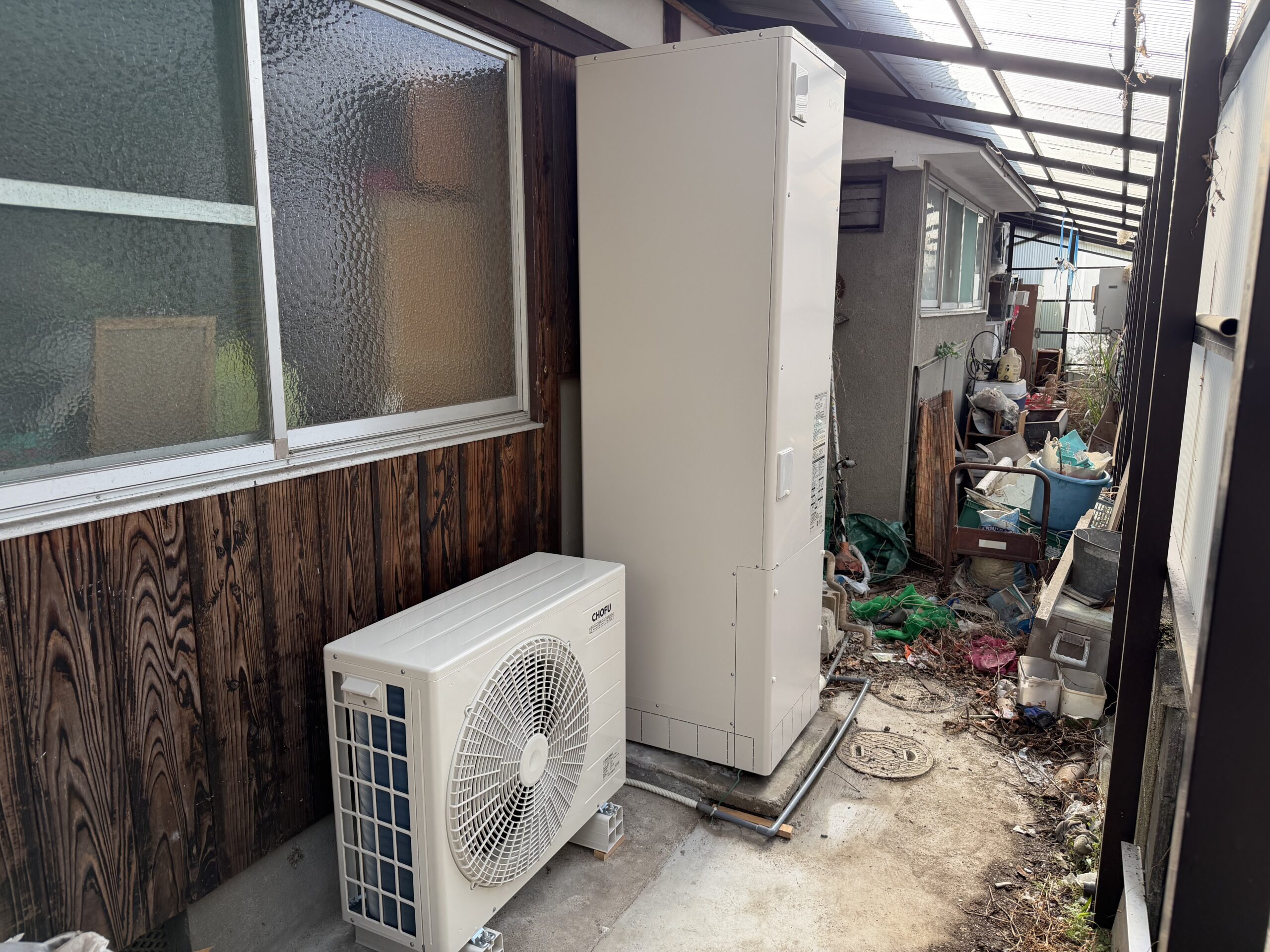 湖南市で電気温水器からエコキュートへ交換した施工後写真①