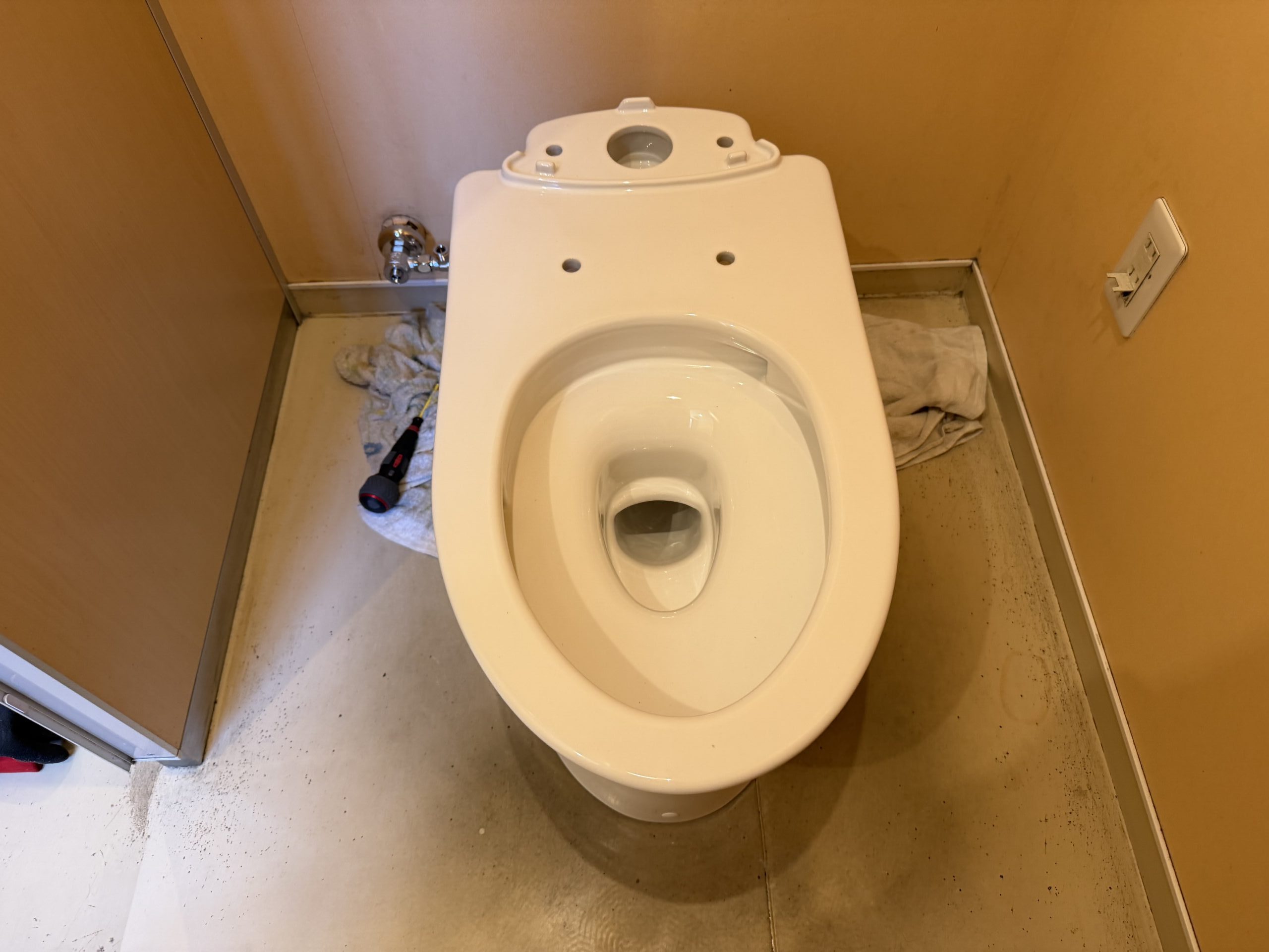 福祉施設トイレ交換工事の施工中写真②