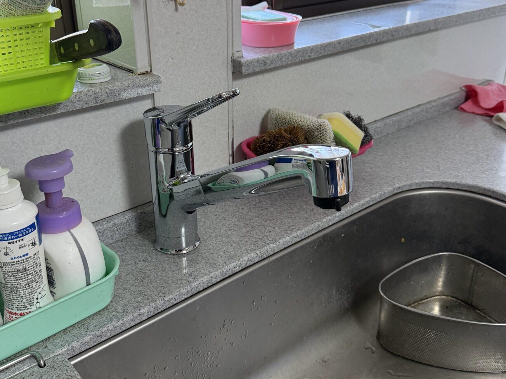 新しい引き出し式キッチン水栓へ交換した施工後写真